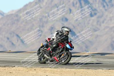 media/Dec-01-2025-Moto Forza (Mon) [[2daa91e15f]]/3-Beginner Group/Session 4 Turn 9/